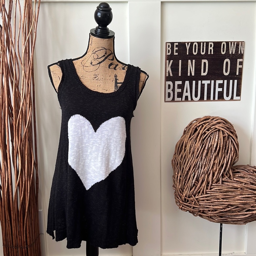 Andrea Jovine Black With White Heart Sleeveless Sweater Tunic